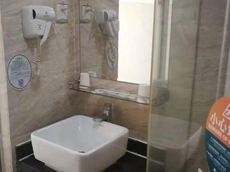 Greentree Inn Guangdong Shenzhen Baoan Airport New Terminal Express Hotel 3*,