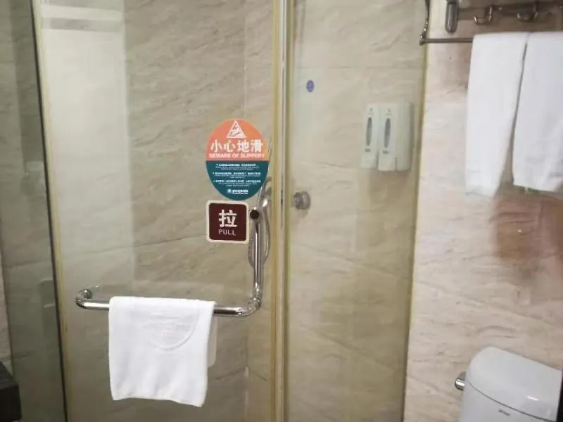 Greentree Inn Guangdong Shenzhen Baoan Airport New Terminal Express Hotel