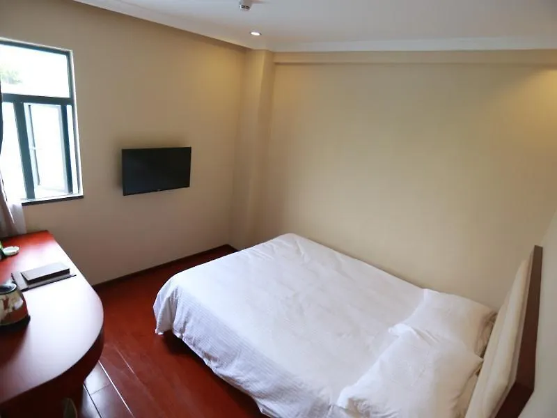 ***  Greentree Inn Guangdong Shenzhen Baoan Airport New Terminal Express Hotel China