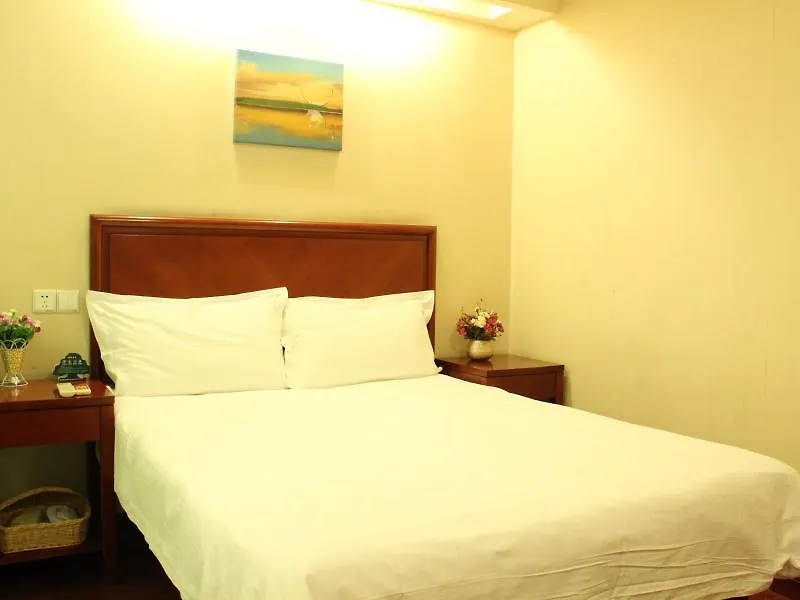 Greentree Inn Guangdong Shenzhen Baoan Airport New Terminal Express Hotel 3*,