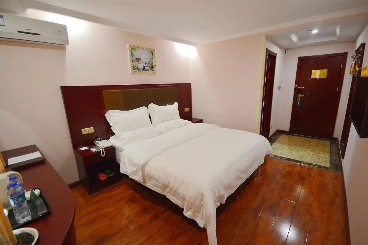 Greentree Inn Guangdong Shenzhen Baoan Airport New Terminal Express Hotel 3*,