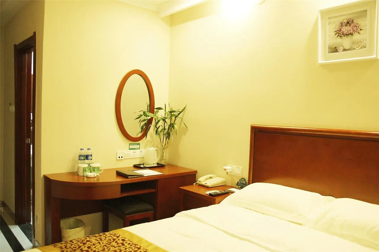 Greentree Inn Guangdong Shenzhen Baoan Airport New Terminal Express Hotel