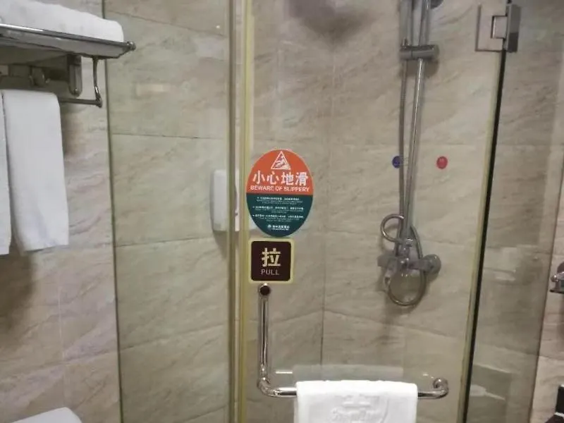 Greentree Inn Guangdong Shenzhen Baoan Airport New Terminal Express Hotel 3*,